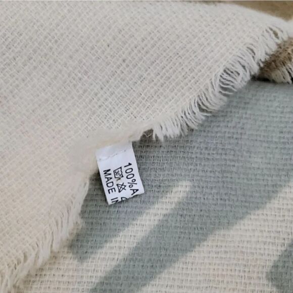 NEW City Skyline Womens Oversized Blanket Scarf in Neutral - Picture 10 of 12